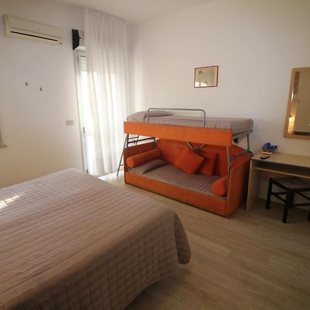 Hotel Firenze Caorle Extérieur photo