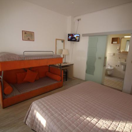 Hotel Firenze Caorle Extérieur photo