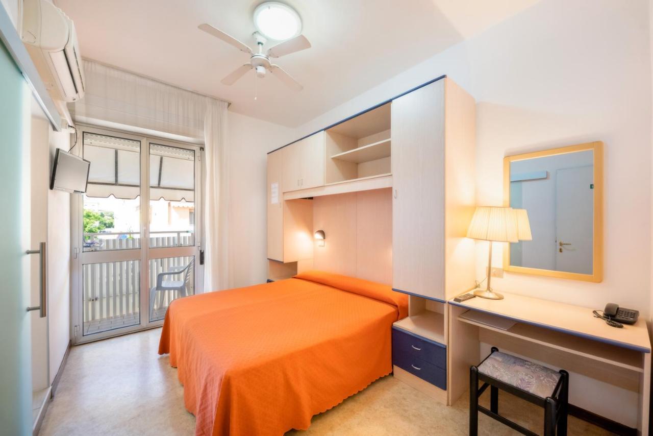 Hotel Firenze Caorle Extérieur photo
