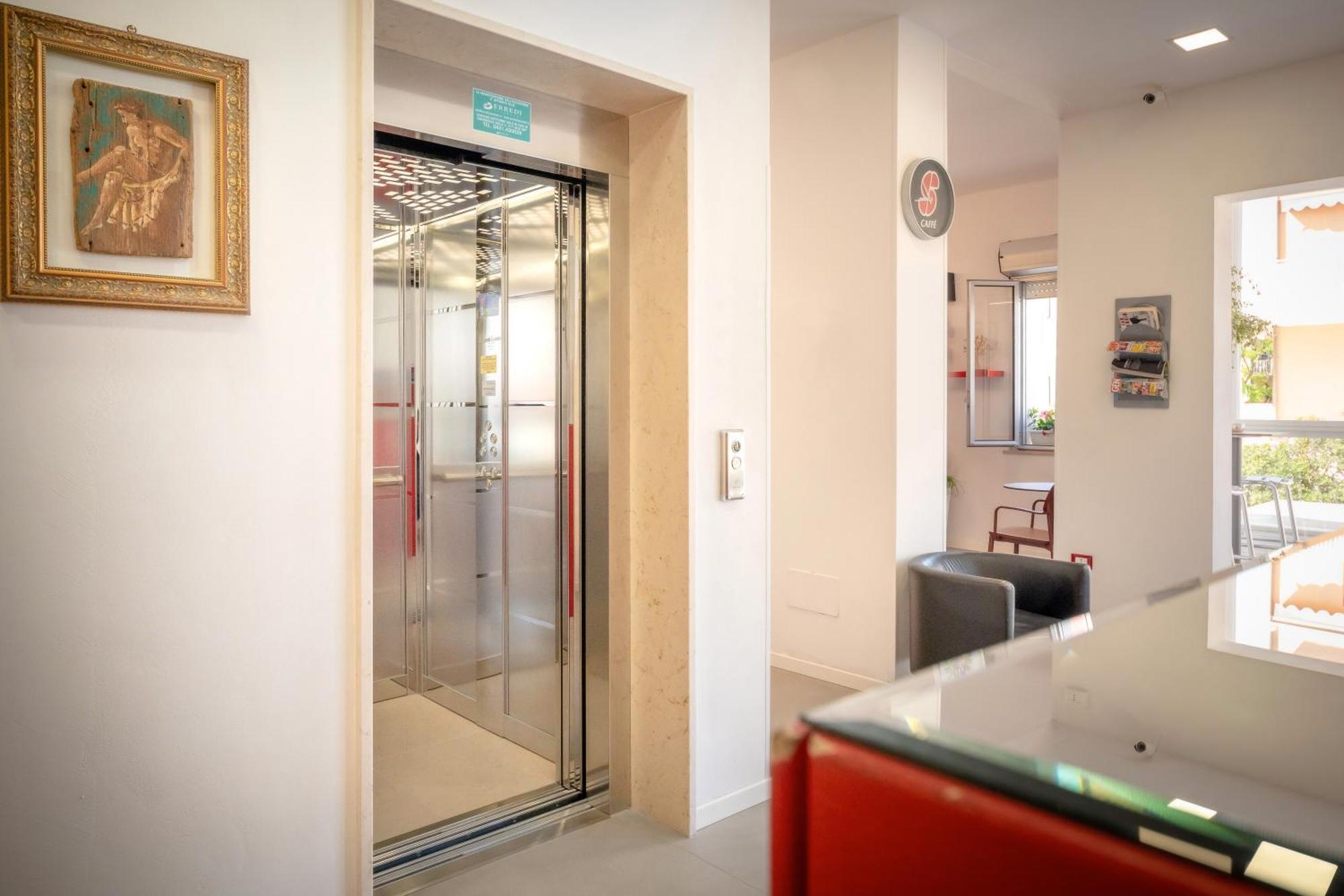 Hotel Firenze Caorle Extérieur photo