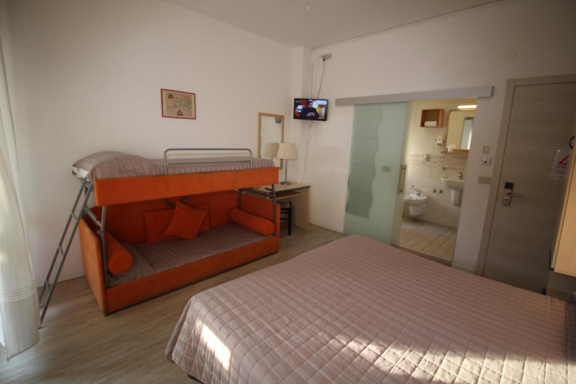 Hotel Firenze Caorle Extérieur photo