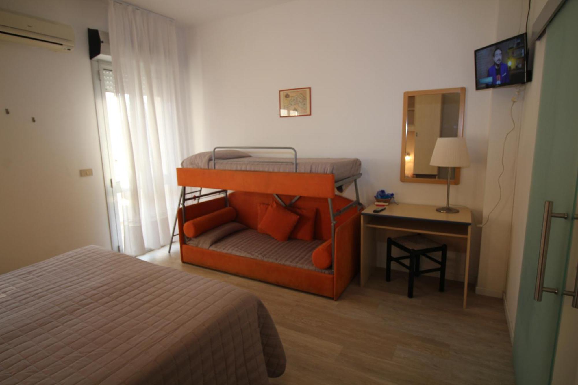 Hotel Firenze Caorle Extérieur photo