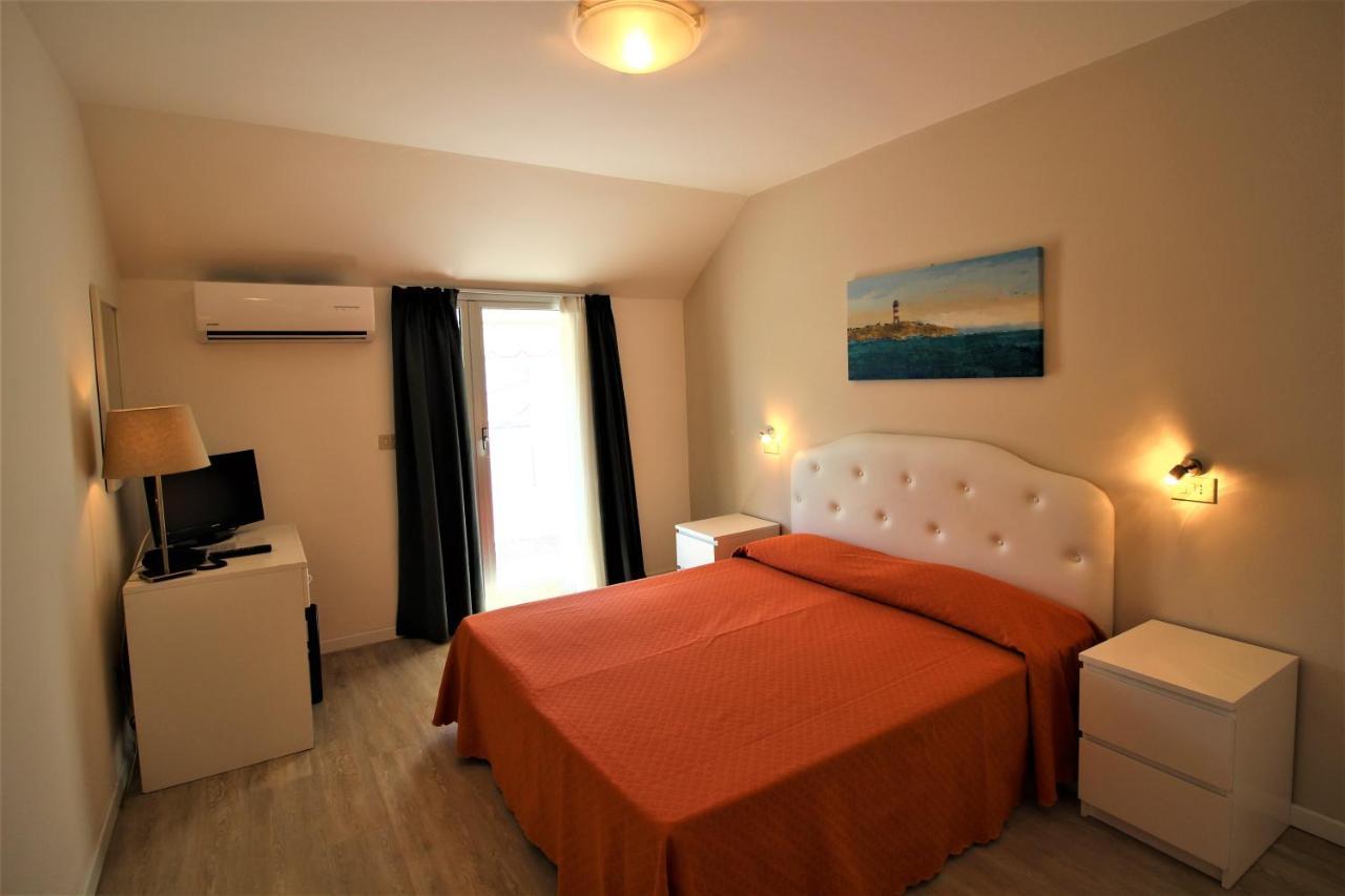 Hotel Firenze Caorle Extérieur photo